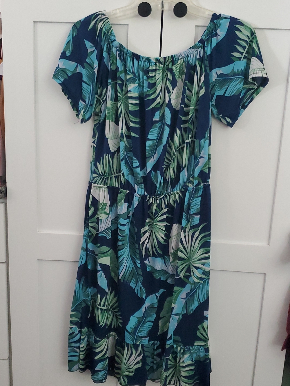 Off-Shoulder Tropical Leaf Midi Dress in Navy & Green